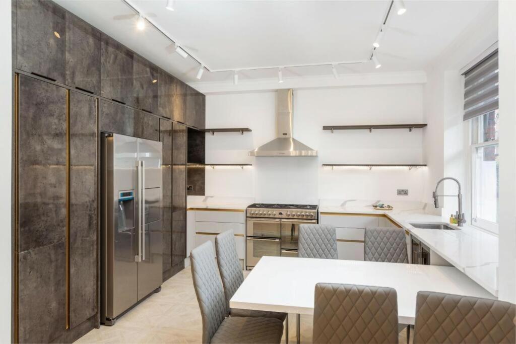 Modern Chelsea Flat, 3Bd 2Bath, With Parking Londres Exterior foto